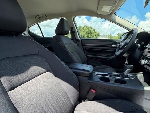Used 2025 Nissan Altima 2.5 SV FWD image 15
