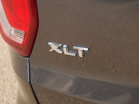 Used 2018 Ford Explorer XLT w/ Equipment Group 202A FWD image 8