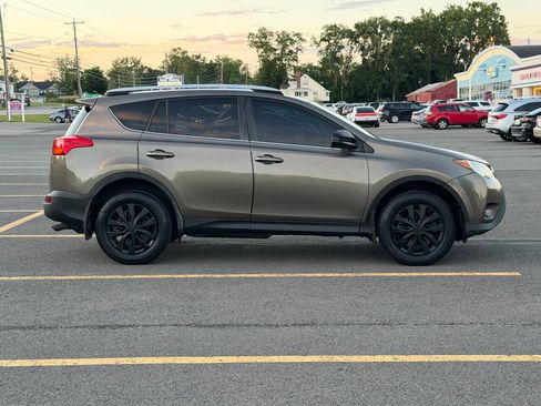 Used 2015 Toyota RAV4 LE AWD/4WD image 6