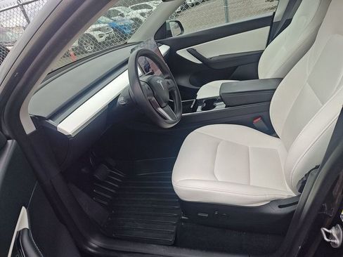 Used 2020 Tesla Model Y Long Range image 6