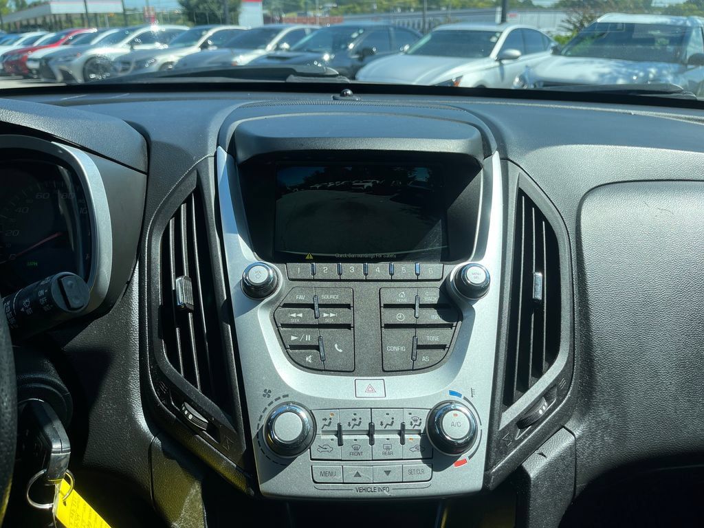 Used 2017 Chevrolet Equinox LT FWD image 18