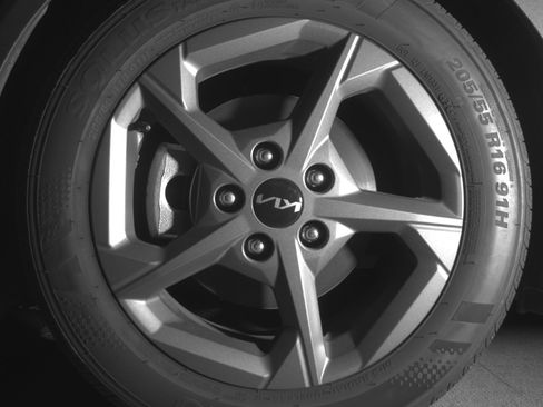 Used 2025 Kia K4 LXS image 12