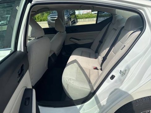 Used 2025 Nissan Altima 2.5 SV FWD image 10
