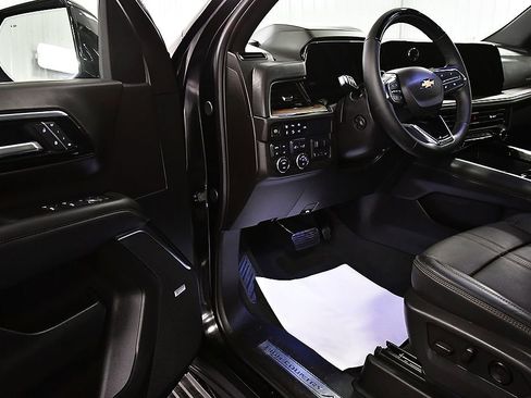 Used 2025 Chevrolet Tahoe High Country AWD/4WD image 15