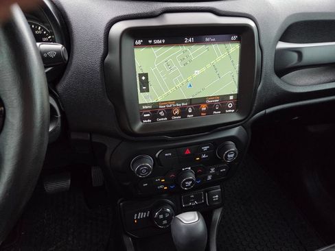 Used 2022 Jeep Renegade Trailhawk AWD/4WD image 22