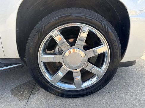 Used 2011 Cadillac Escalade 4WD Hybrid image 58