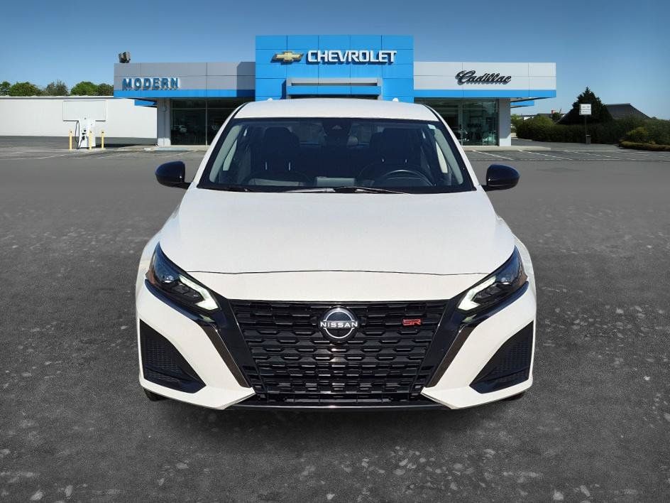 Used 2025 Nissan Altima 2.5 SR FWD image 8