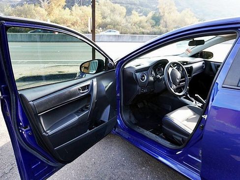 Used 2017 Toyota Corolla SE image 29