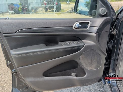 Used 2020 Jeep Grand Cherokee Laredo AWD/4WD image 20