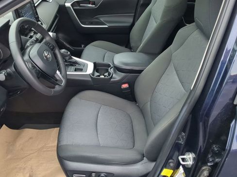 Used 2021 Toyota RAV4 XLE image 12
