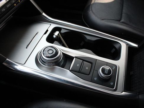 Used 2020 Ford Explorer Limited AWD/4WD image 19