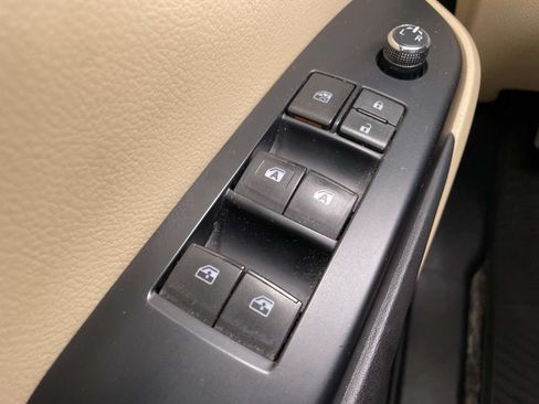Used 2015 Toyota Highlander XLE AWD/4WD image 31