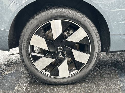 Certified 2023 Volvo XC60 T8 Plus w/ Climate Package image 27