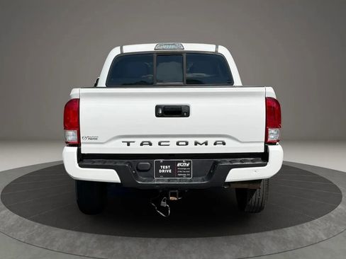Used 2017 Toyota Tacoma SR RWD image 5