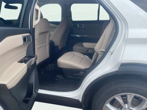 Used 2023 Ford Explorer XLT w/ Equipment Group 202A AWD/4WD image 13