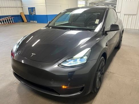 Used 2024 Tesla Model Y Long Range RWD image 7