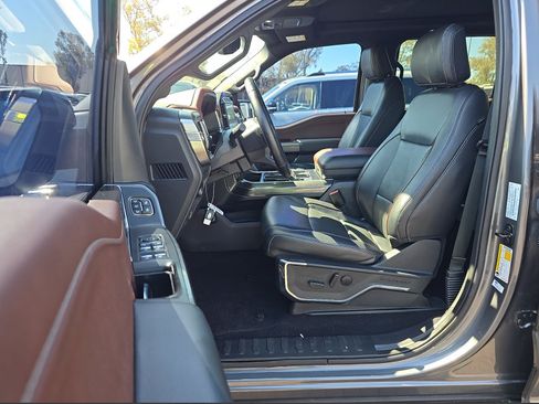 Used 2023 Ford F150 Lariat AWD/4WD image 3