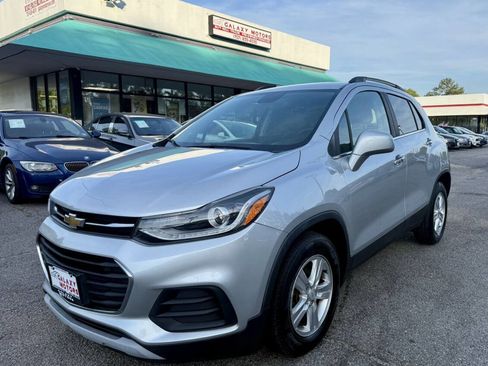 Used 2017 Chevrolet Trax LT w/ LT Convenience Package image 1