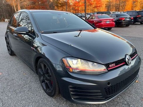 Used 2017 Volkswagen GTI SE image 4