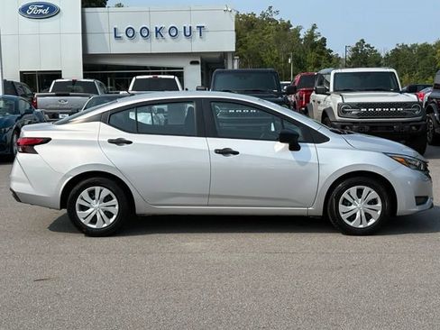 Used 2025 Nissan Versa S FWD image 6