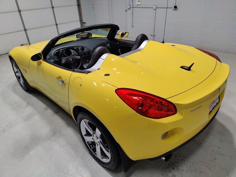Used 2008 Pontiac Solstice GXP w/ Premium Package RWD image 18