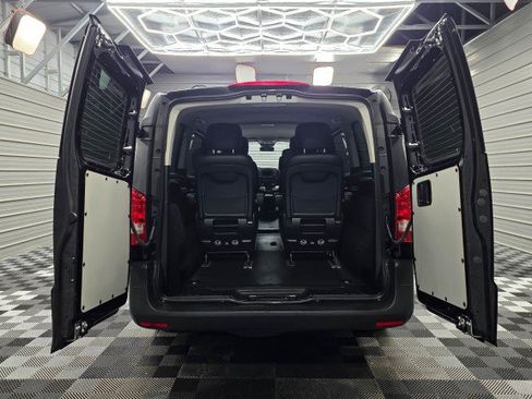 Used 2018 Mercedes-Benz Metris Passenger image 11