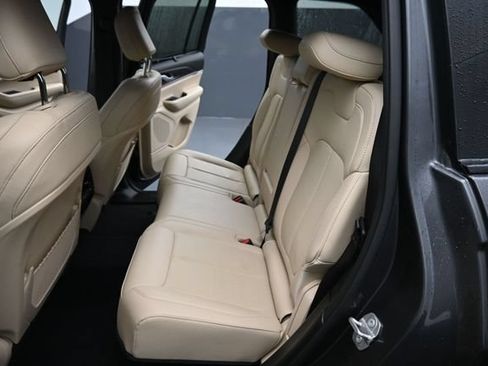 Used 2023 Jeep Grand Cherokee Limited w/ Luxury Tech Group II AWD/4WD image 13
