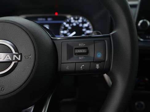 Used 2022 Nissan Rogue SV image 24