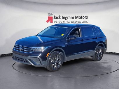 Used 2023 Volkswagen Tiguan SE w/ Panoramic Sunroof Package