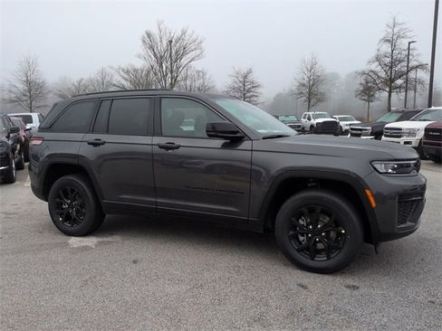 New 2026 Jeep Grand Cherokee Altitude image 2