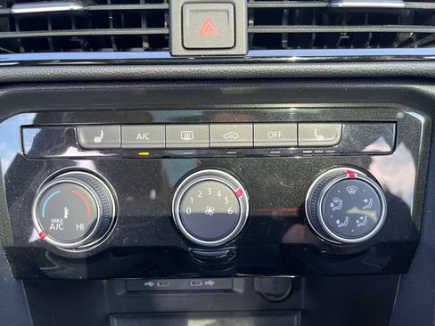 Certified 2023 Volkswagen Taos SE AWD/4WD image 18