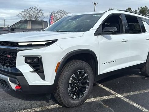 New 2026 Chevrolet Traverse Z71 w/ Driver Confidence Package image 3