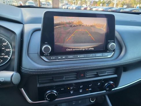 Used 2024 Nissan Rogue S image 17