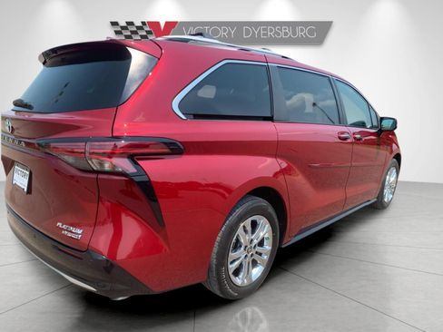 Used 2024 Toyota Sienna Platinum AWD/4WD image 4