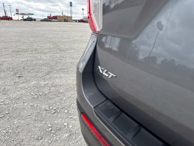 Used 2021 Ford Explorer XLT w/ Equipment Group 202A RWD image 11