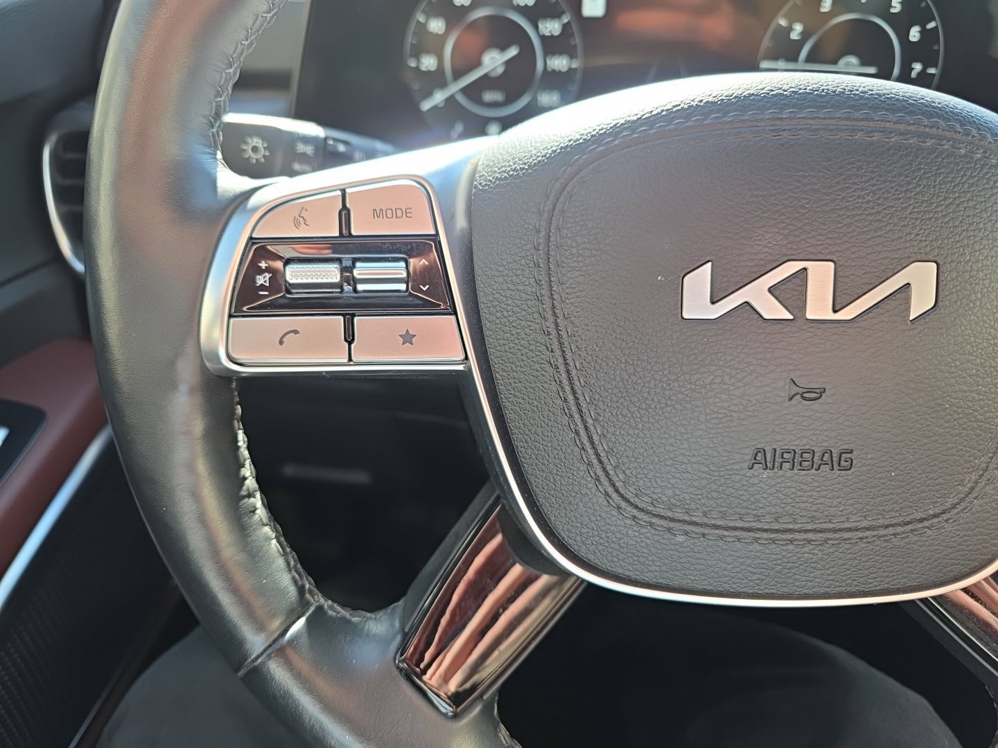 Used 2024 Kia Telluride SX Prestige w/ Towing Package AWD/4WD image 10