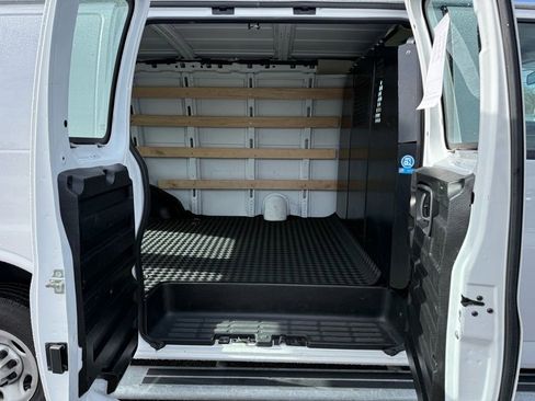 Used 2024 GMC Savana 2500 w/ Driver Convenience Package image 18
