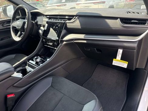 New 2025 Jeep Grand Cherokee L Altitude RWD image 28
