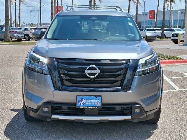 Used 2023 Nissan Pathfinder SL w/ Black Appearance Package FWD image 2