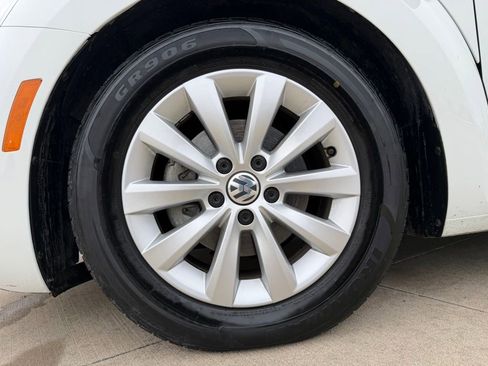 Used 2019 Volkswagen Beetle 2.0T S image 23