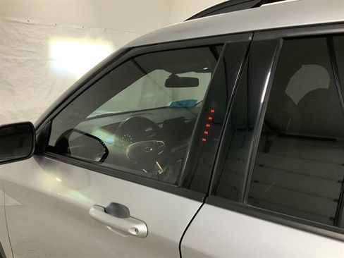 Used 2021 Ford Explorer XLT w/ Equipment Group 202A AWD/4WD image 15