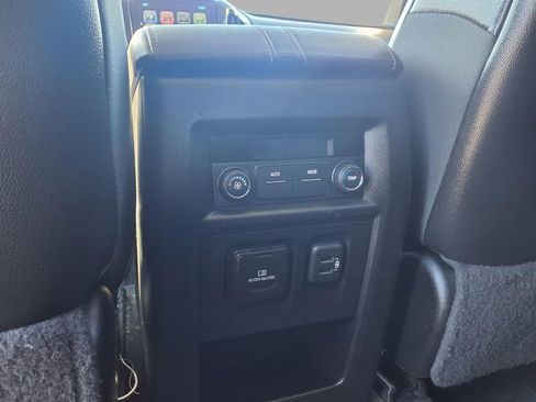 Used 2019 Chevrolet Traverse LT w/ LT Premium Package image 24