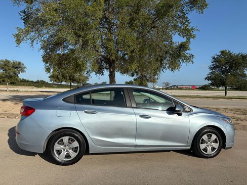 Used 2017 Chevrolet Cruze LS FWD image 51