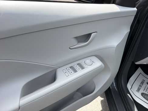Used 2025 Hyundai Kona SEL AWD/4WD image 15