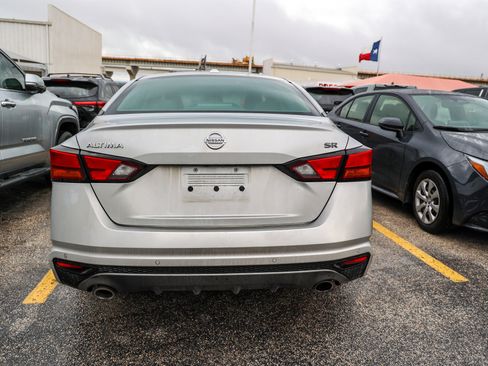 Used 2021 Nissan Altima 2.5 SR FWD image 8