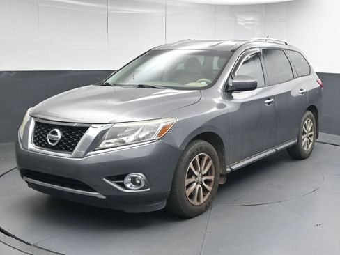 Used 2015 Nissan Pathfinder SV image 4