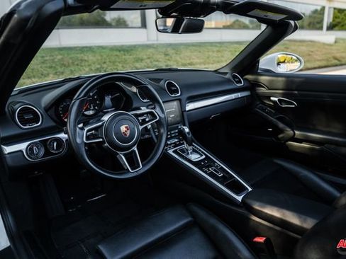 Used 2017 Porsche 718 Boxster image 2