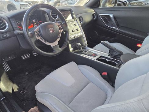 Used 2009 Nissan GT-R Premium image 11