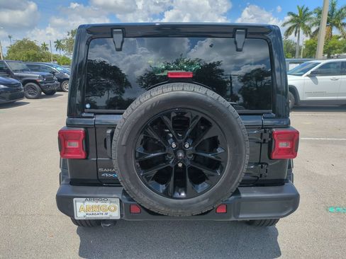 Used 2025 Jeep Wrangler Unlimited Sahara w/ Safety Group AWD/4WD image 7