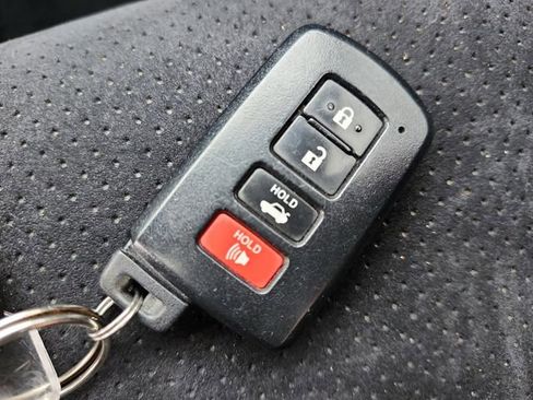 Used 2016 Toyota Camry XSE w/ Advanced Technology Package image 26